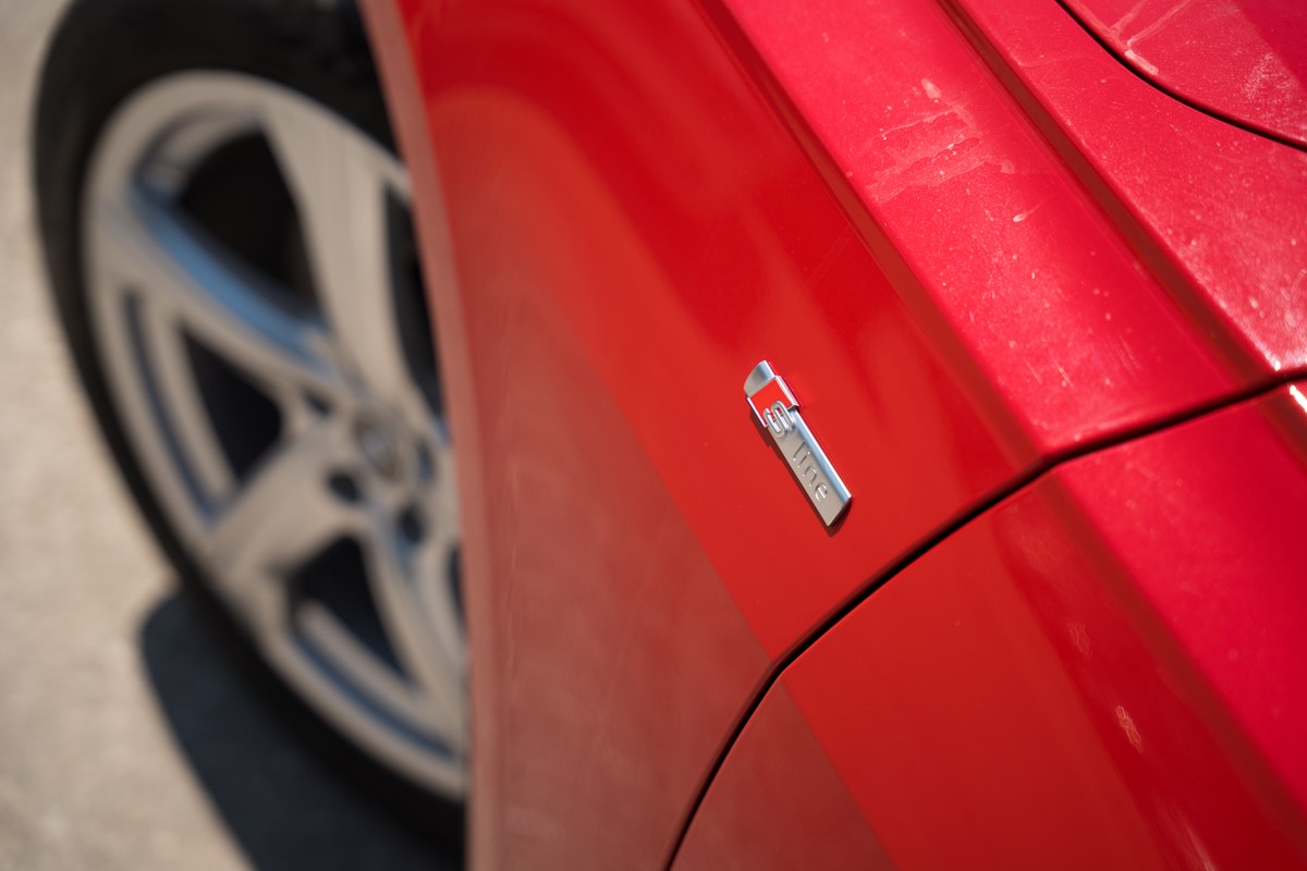 Audi A6
 3.0 TDI S line QUATTRO