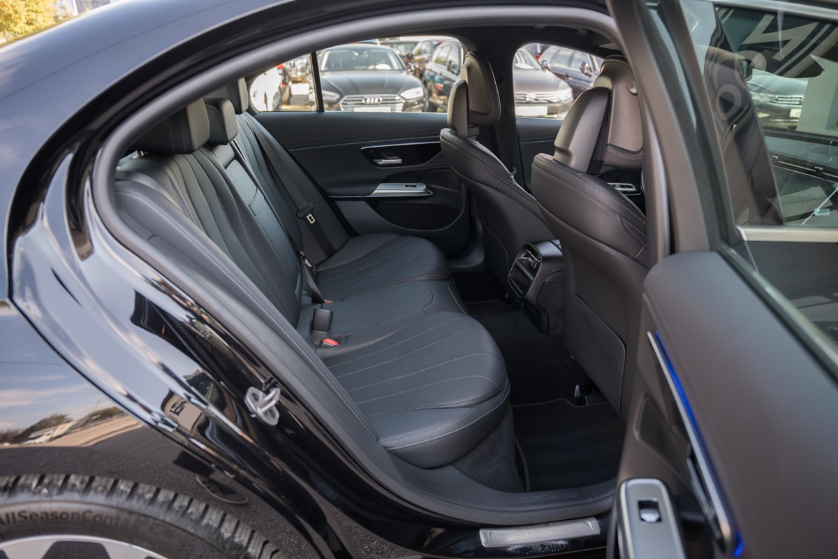 Mercedes-Benz E-Class
 220d Luxury Line