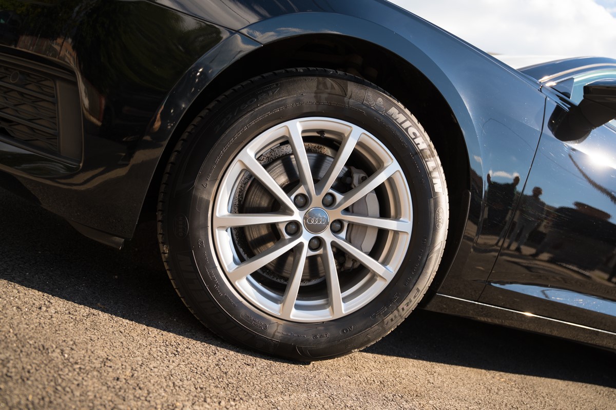 Audi A6
 40 TDI S-tronic QUATTRO