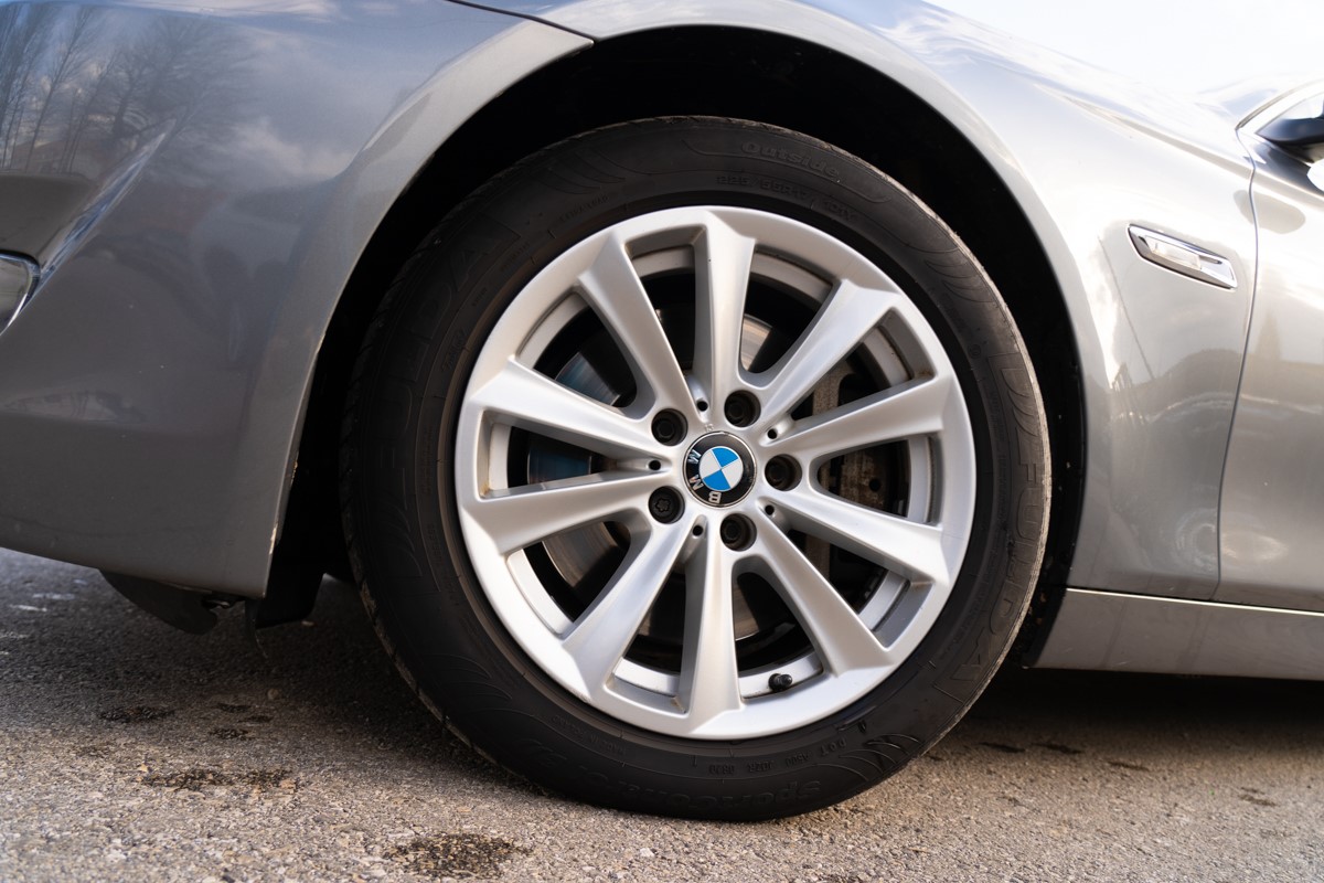 BMW
 5-Series 530d
