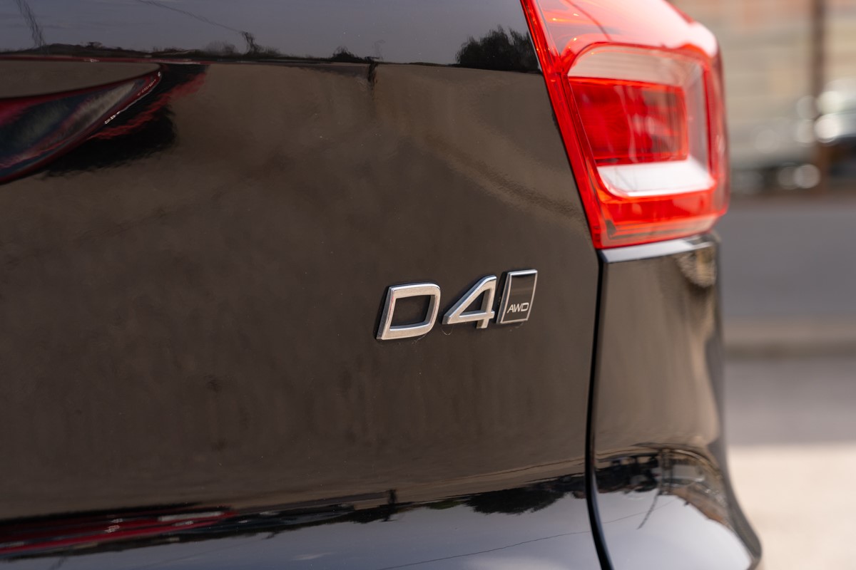 Volvo
 XC40 D4 AWD Geartronic Business