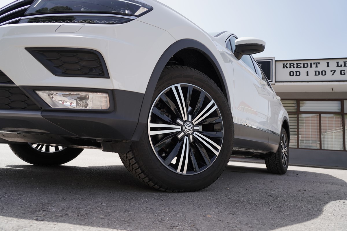 Volkswagen Tiguan
 2.0 TDI  BMT 4MOTION  Virtual Dashboard 