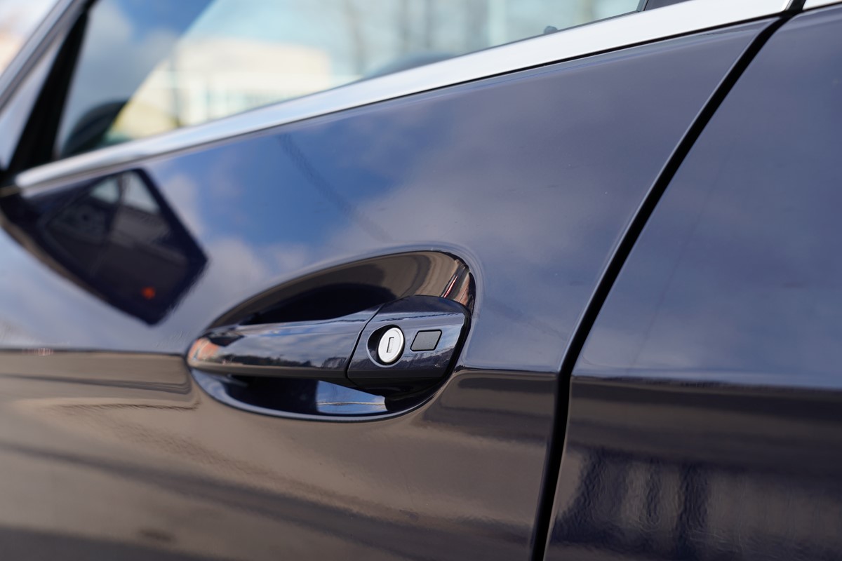 Mercedes-Benz E-Class
 220 CDI