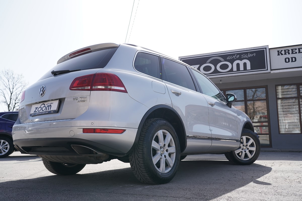 Volkswagen Touareg
 3.0 TDI 4 MOTION