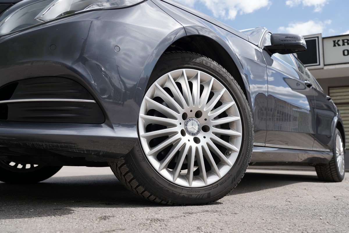 Mercedes-Benz E-Class
 200 CDI