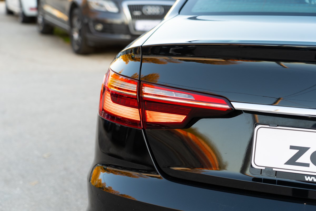 Audi A4
 30 TDI