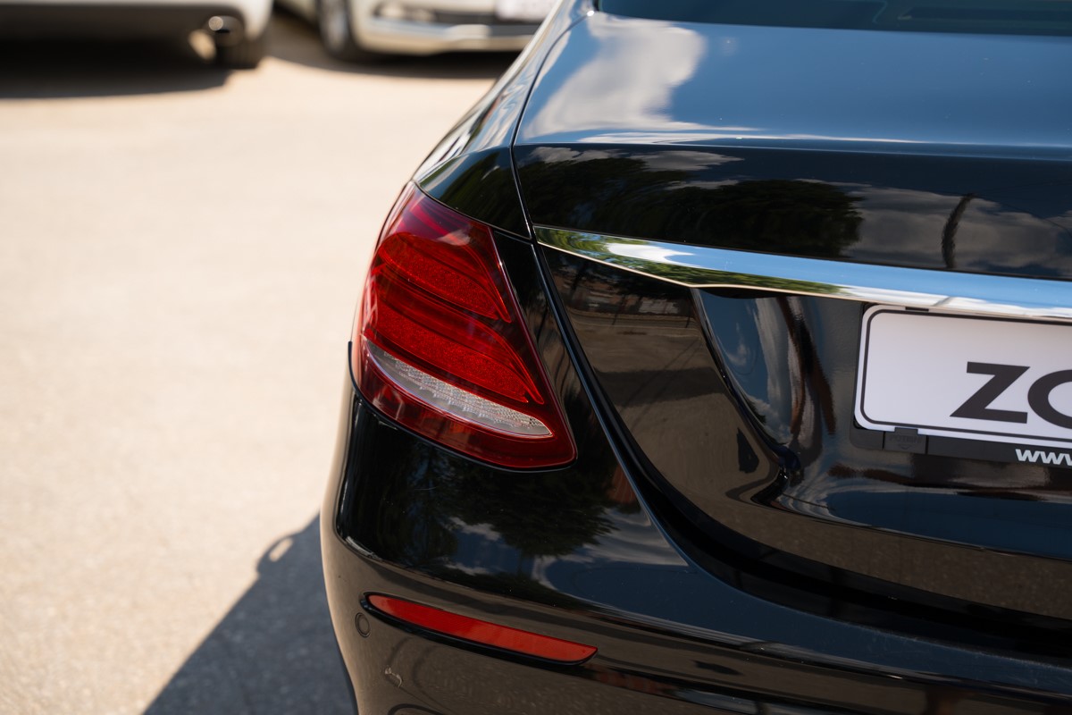 Mercedes-Benz E-Class
 220 D AMG
