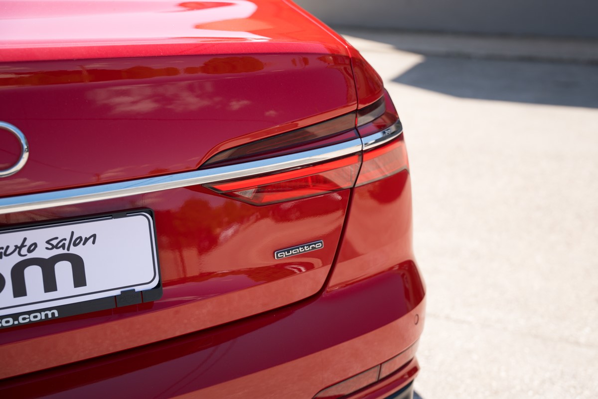 Audi A6
 3.0 TDI S line QUATTRO