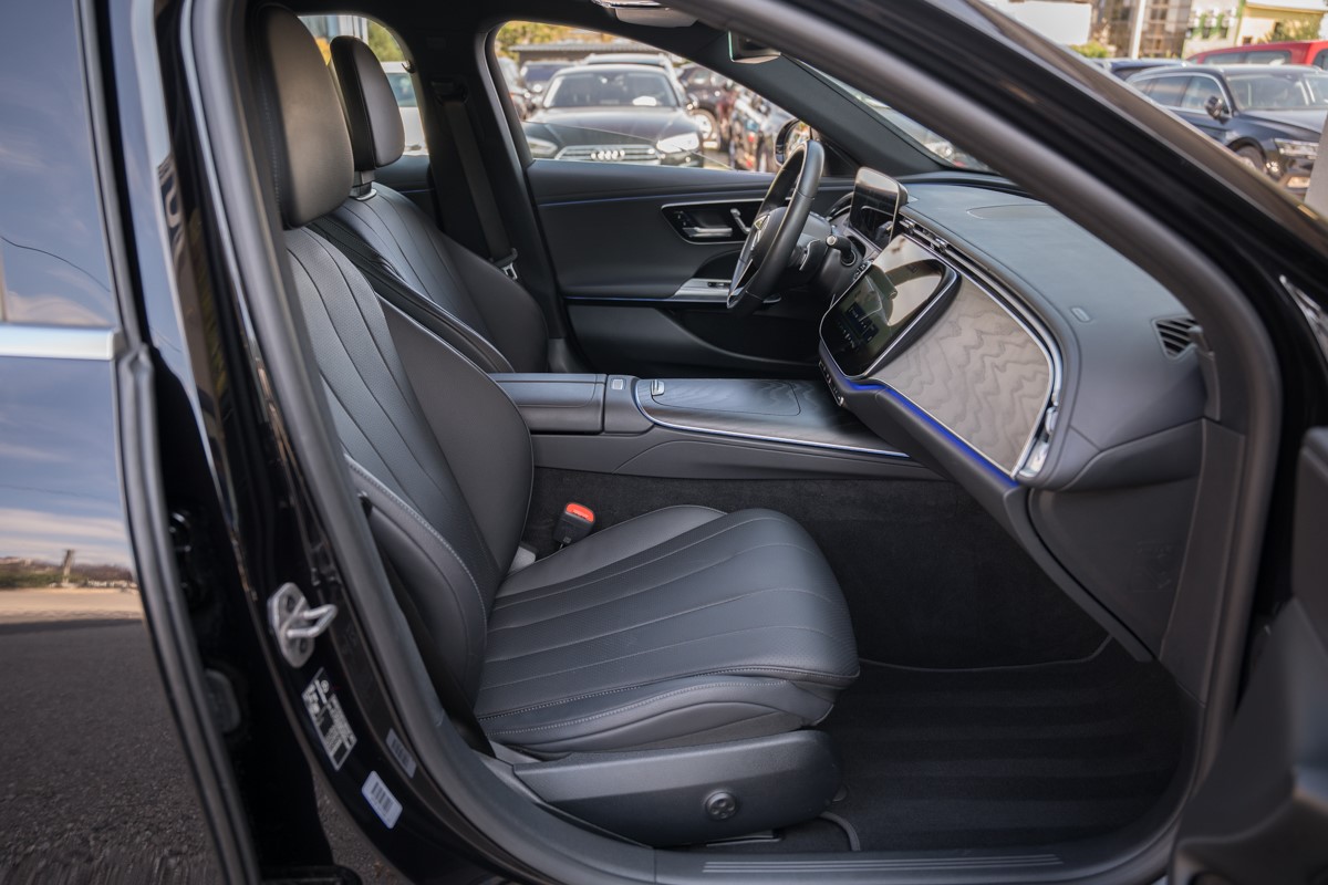 Mercedes-Benz E-Class
 220d Luxury Line