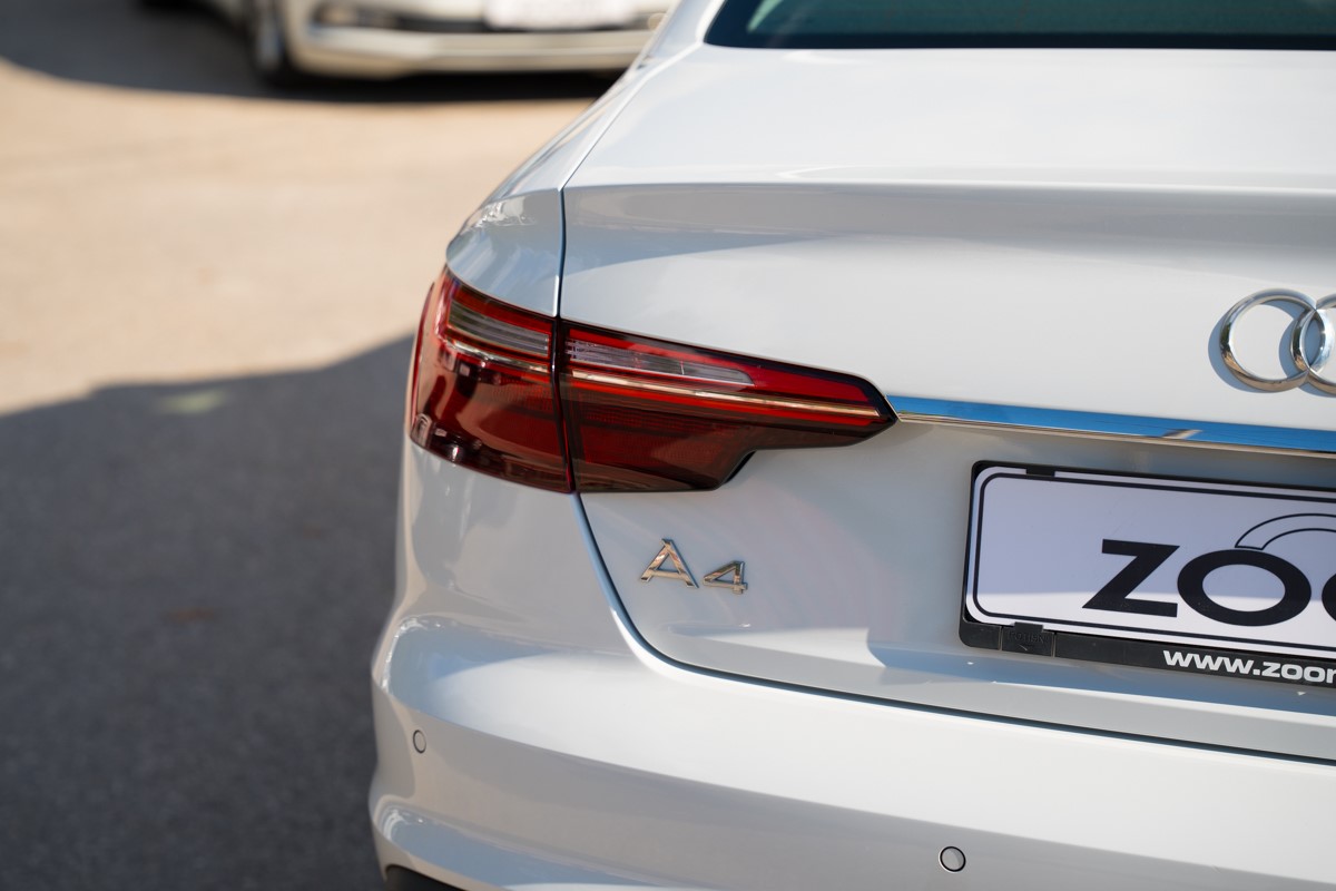 Audi A4
 30 TDI 
