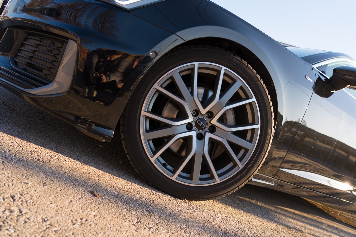 Audi A6
 50 TDI S line