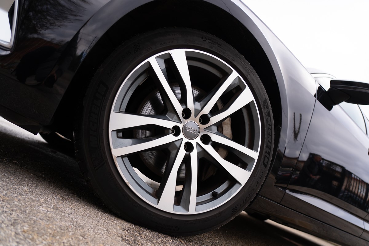 Audi A6
 3,0 TDI