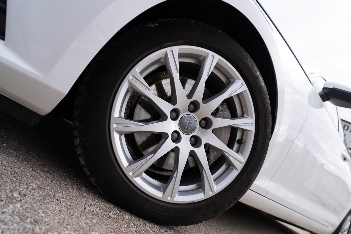 Audi A4
 2.0 TDi S-tronic Quattro Business Line
