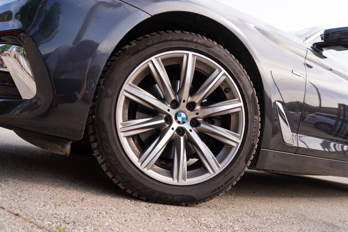 BMW
 5-Series 520 D XDRIVE