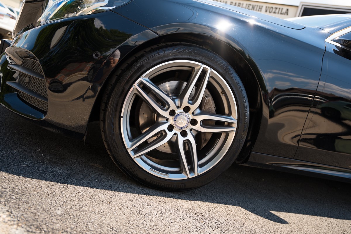 Mercedes-Benz E-Class
 220 D AMG