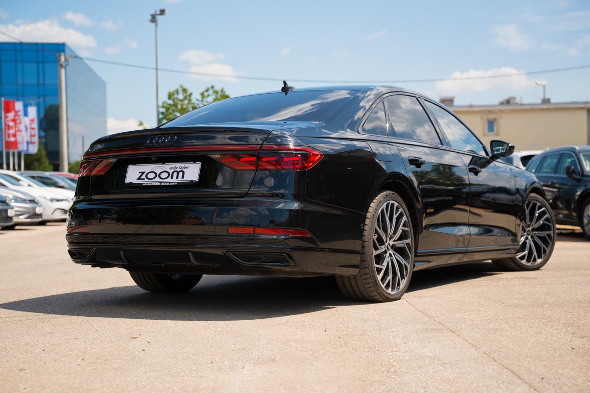 Audi A8
 3.0 TDI S line QUATTRO