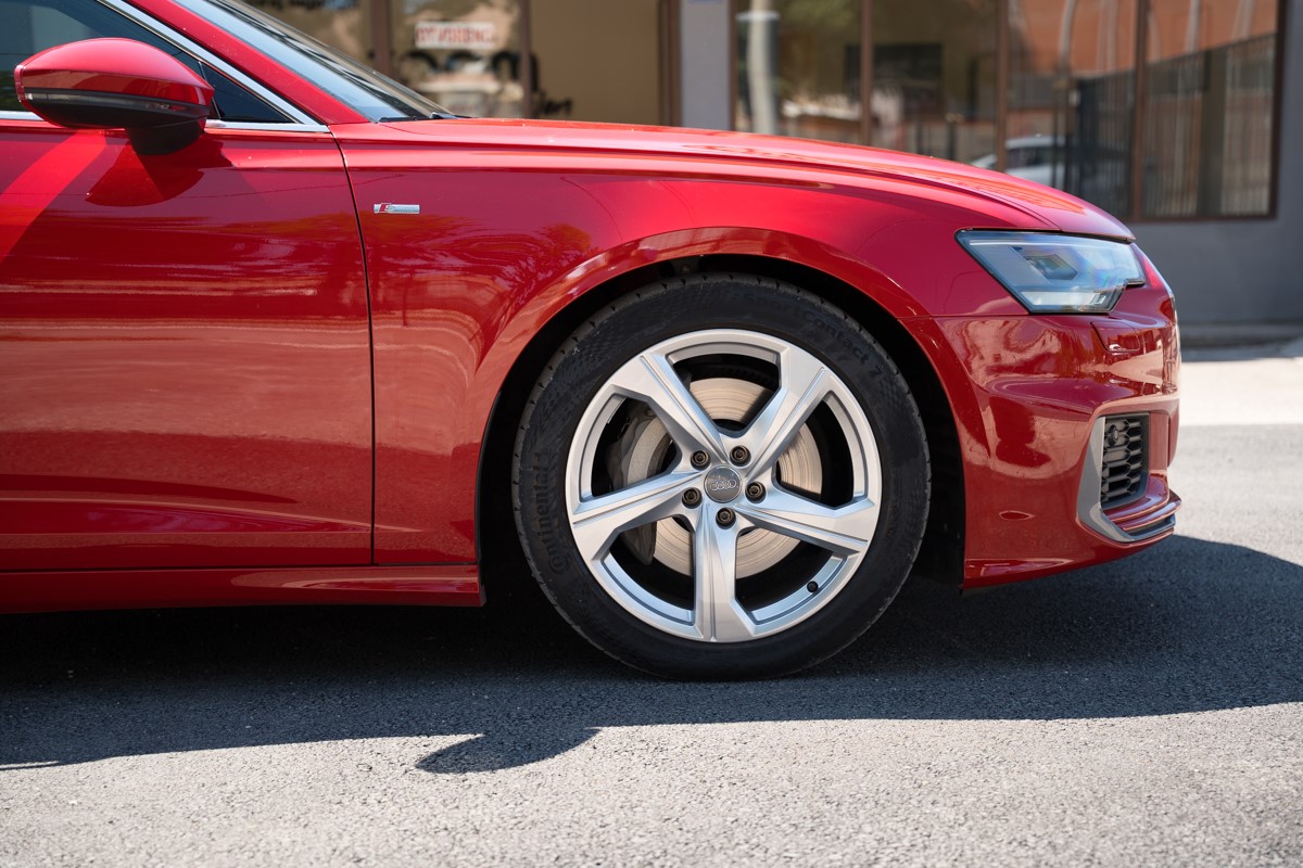 Audi A6
 3.0 TDI S line QUATTRO