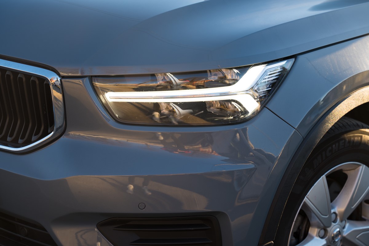 Volvo
 XC40 2.0 D D3