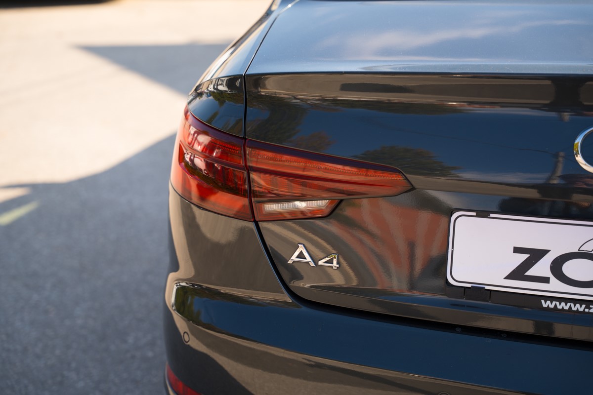 Audi A4
 2.0 TDI S line