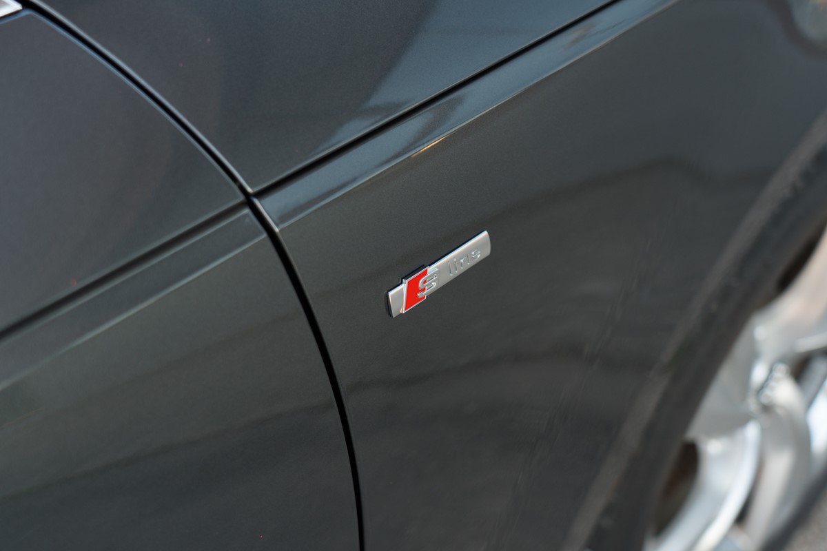 Audi A4
 2.0TDI S line