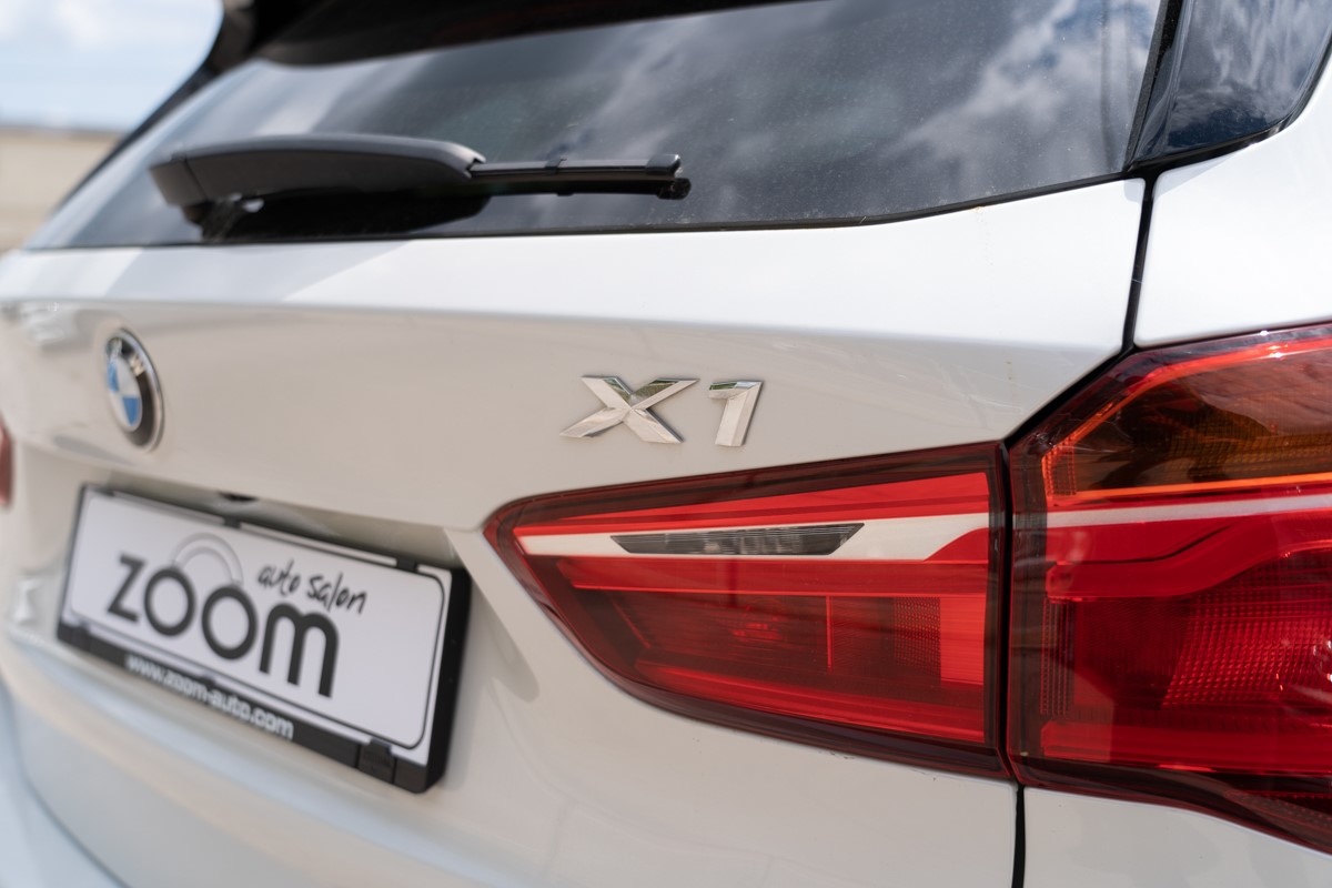 BMW
 X1 18 d SDrive