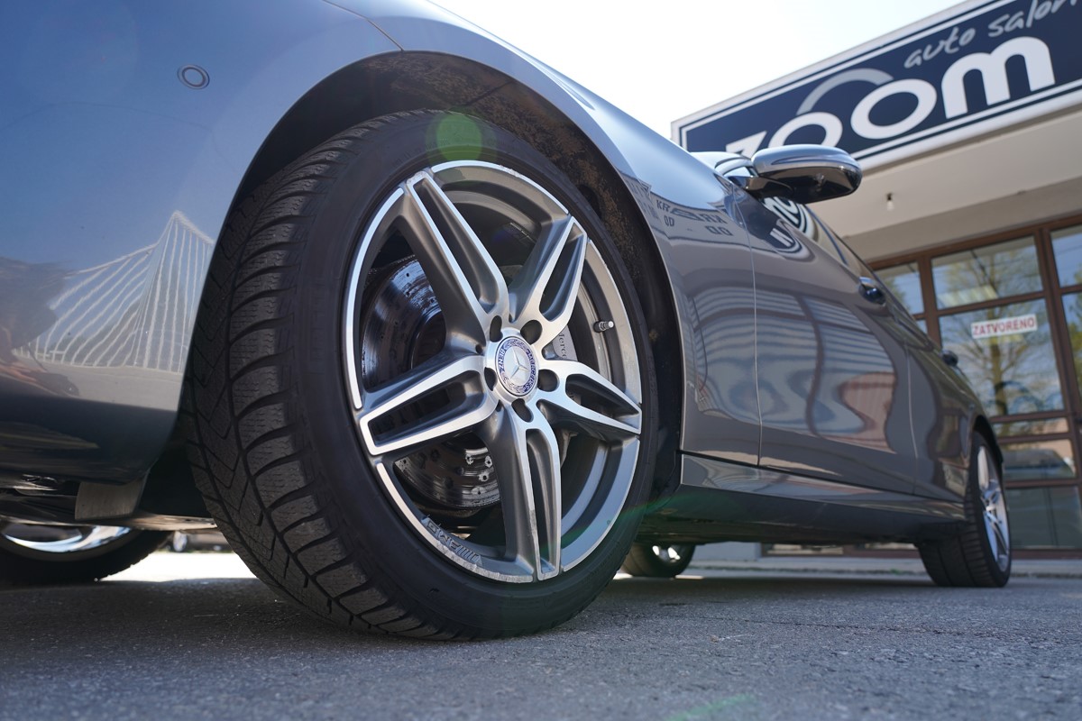Mercedes-Benz E-Class
 220 CDI AMG 