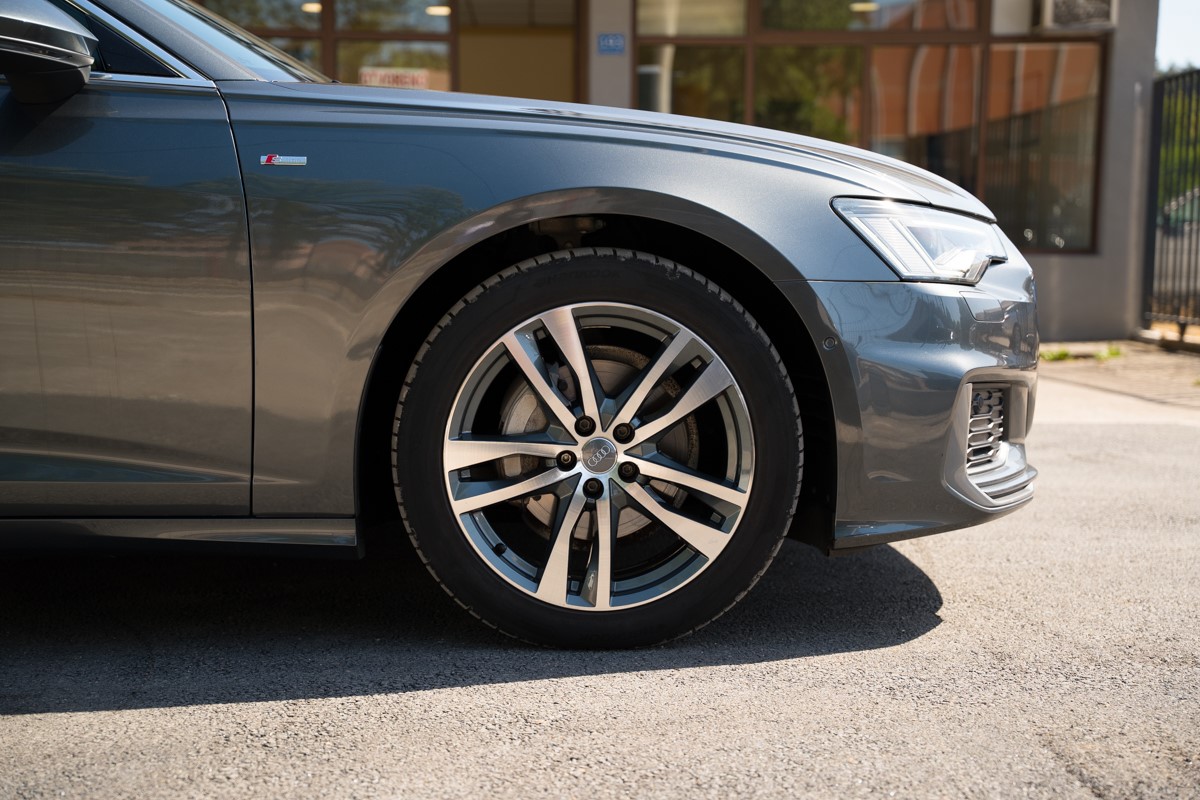 Audi A6
 2.0 TDI S line