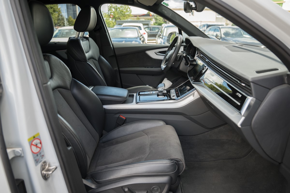 Audi Q7
 3.0 TDI S line QUATTRO