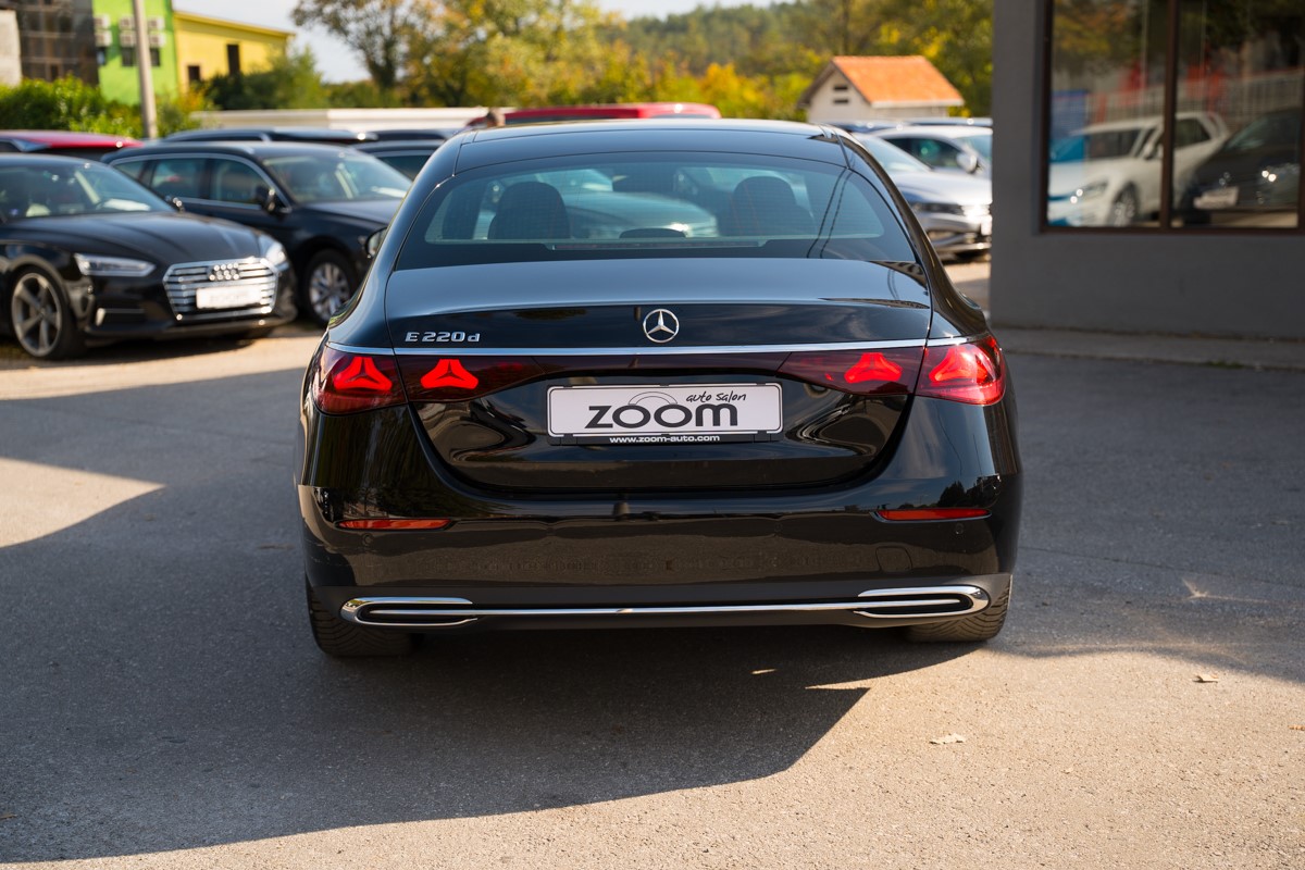 Mercedes-Benz E-Class
 220d Luxury Line