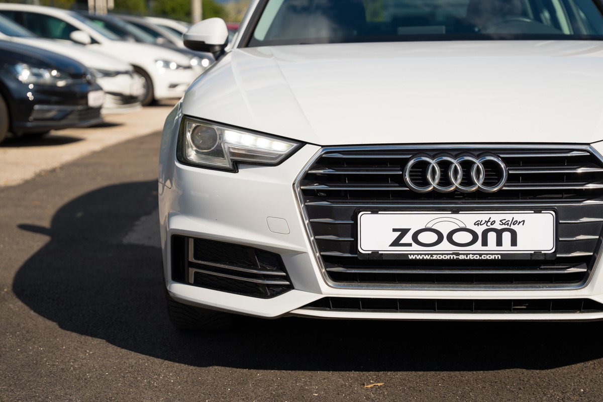 Audi A4
 35 TDI S-Tronic