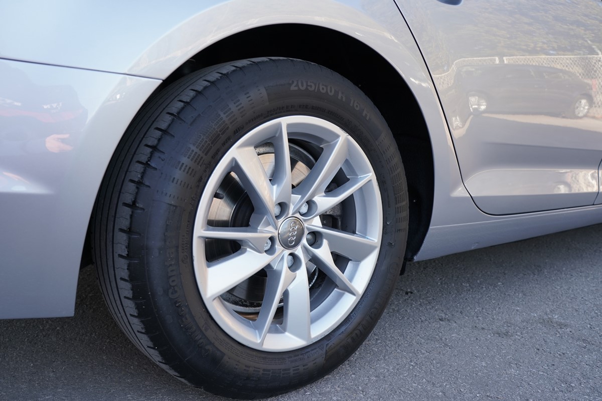Audi A4
 2.0 TDI ULTRA 150 BUSINESS LINE