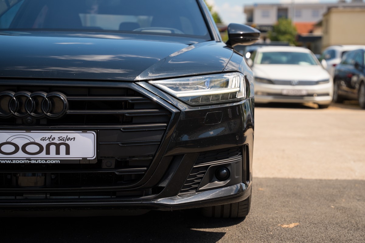 Audi A8
 3.0 TDI S line QUATTRO