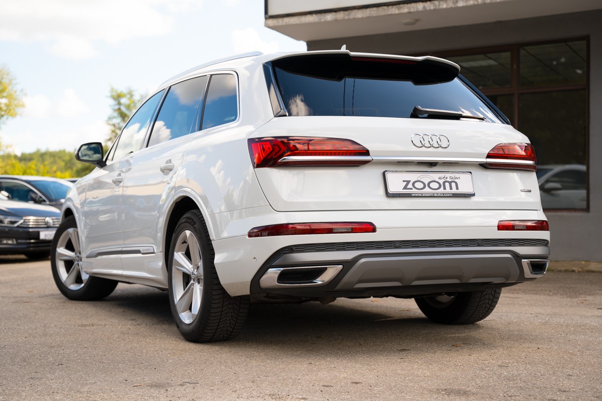 Audi Q7
 3.0 TDI S line QUATTRO