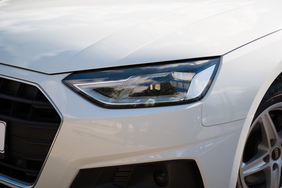 Audi A4
 30 TDI 