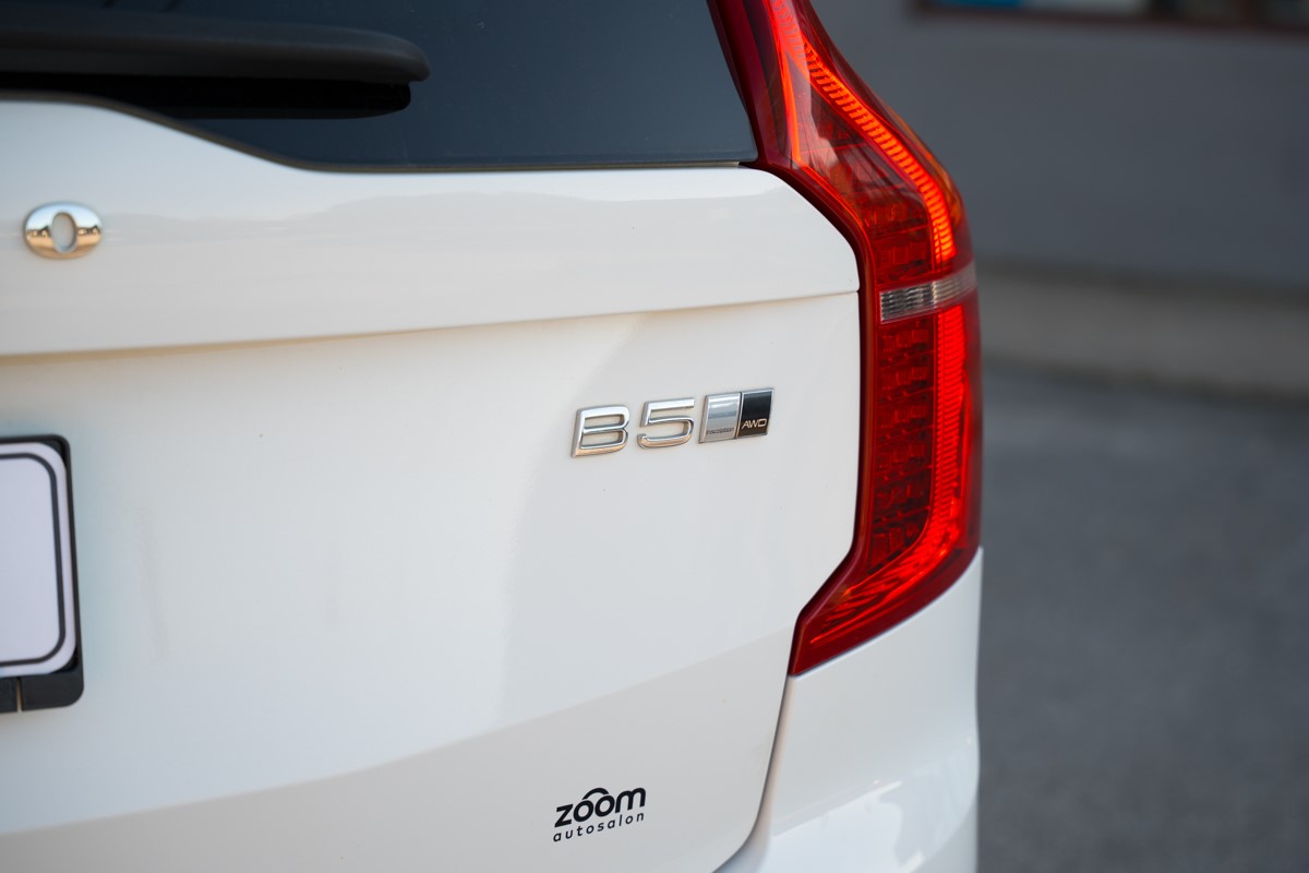 Volvo
 XC90 
 2.0 D B5 AWD Inscription 