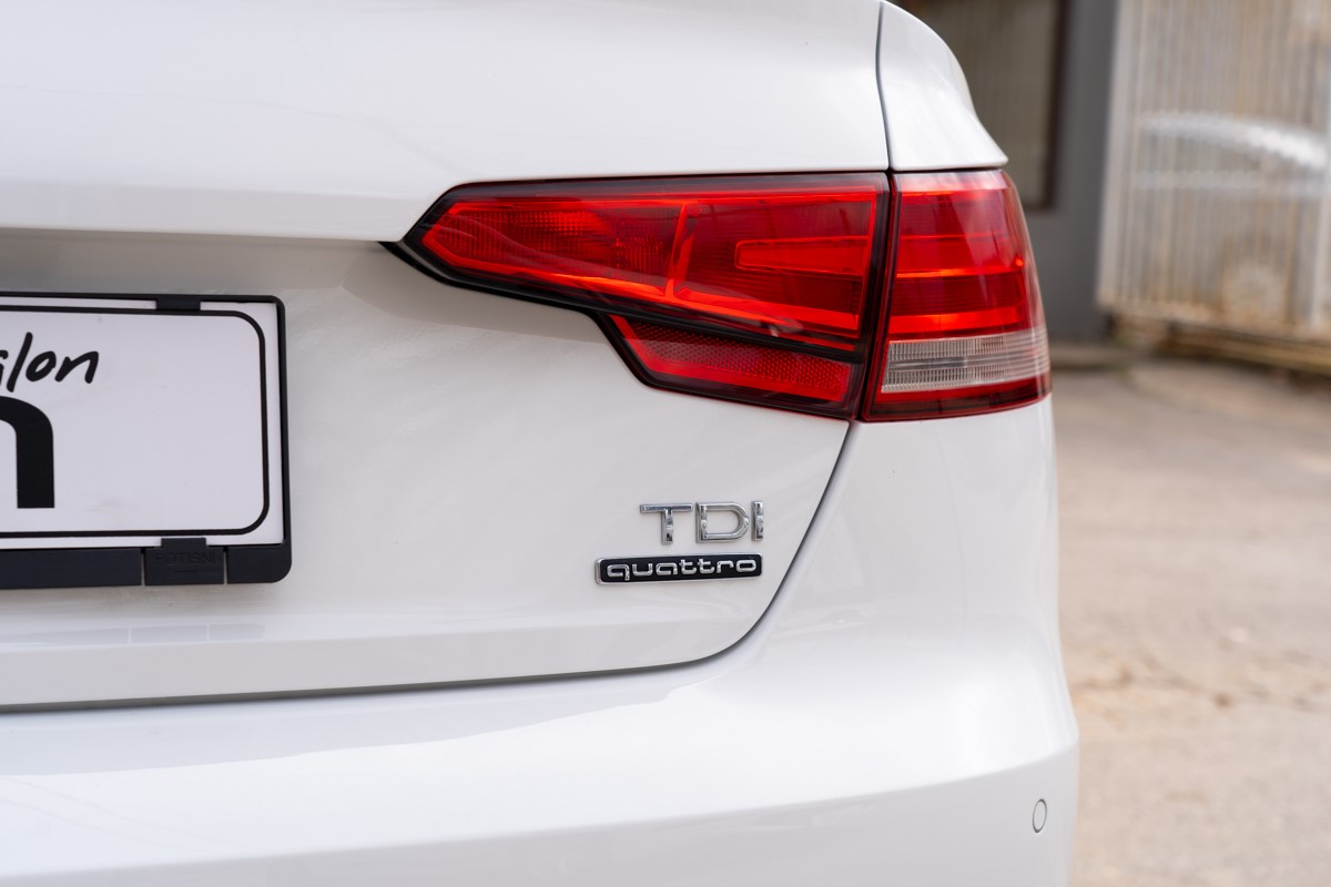 Audi A4
 2.0 TDi S-tronic Quattro Business Line