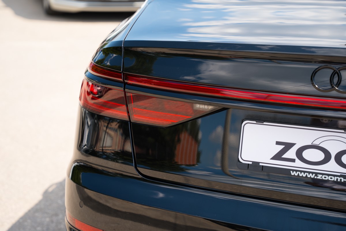 Audi A8
 3.0 TDI S line QUATTRO