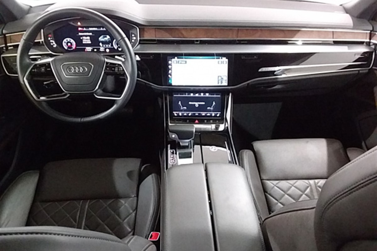 Audi A8
 50 TDI Quattro Tiptronic