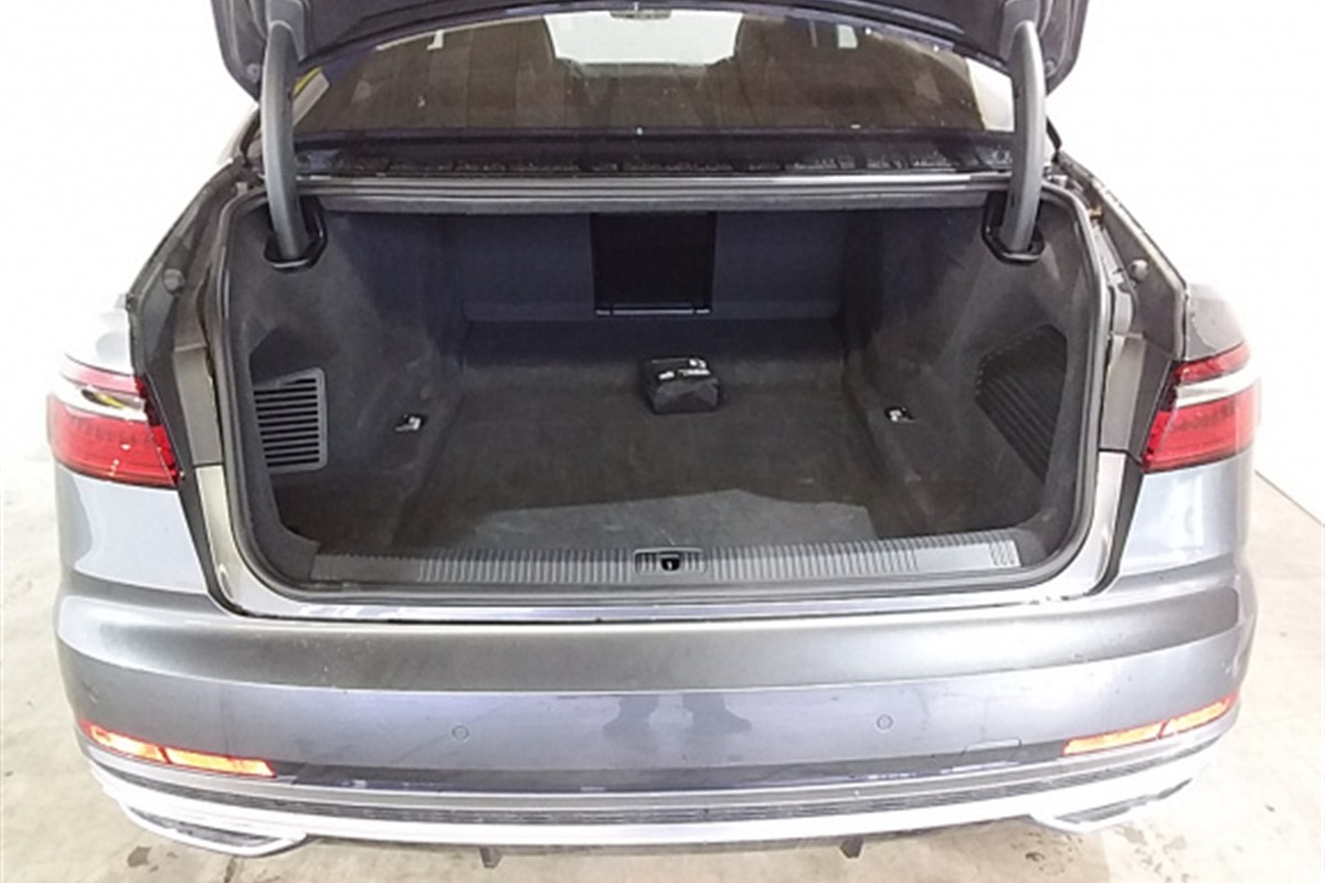 Audi A8
 50 TDI Quattro Tiptronic