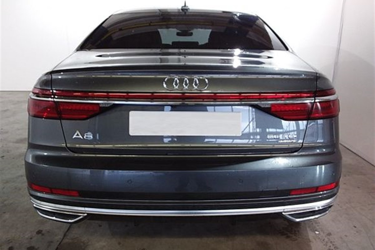 Audi A8
 50 TDI Quattro Tiptronic