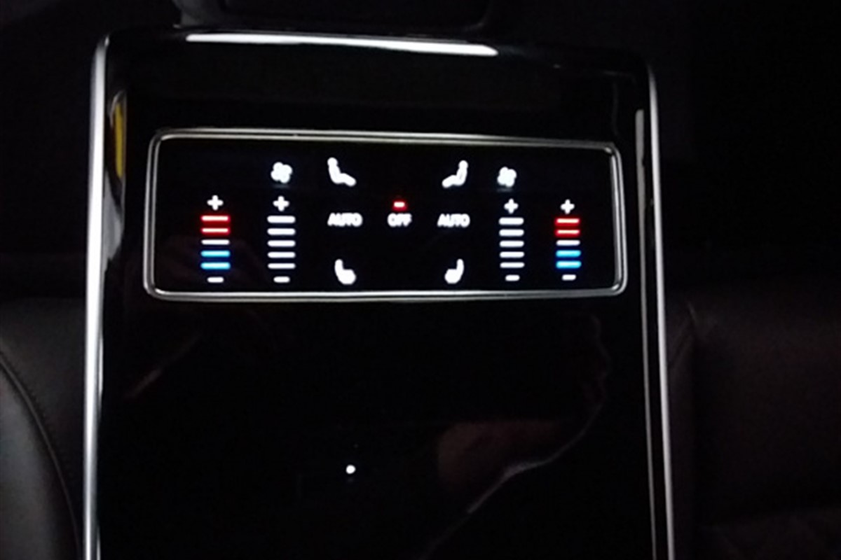 Audi A8
 50 TDI Quattro Tiptronic