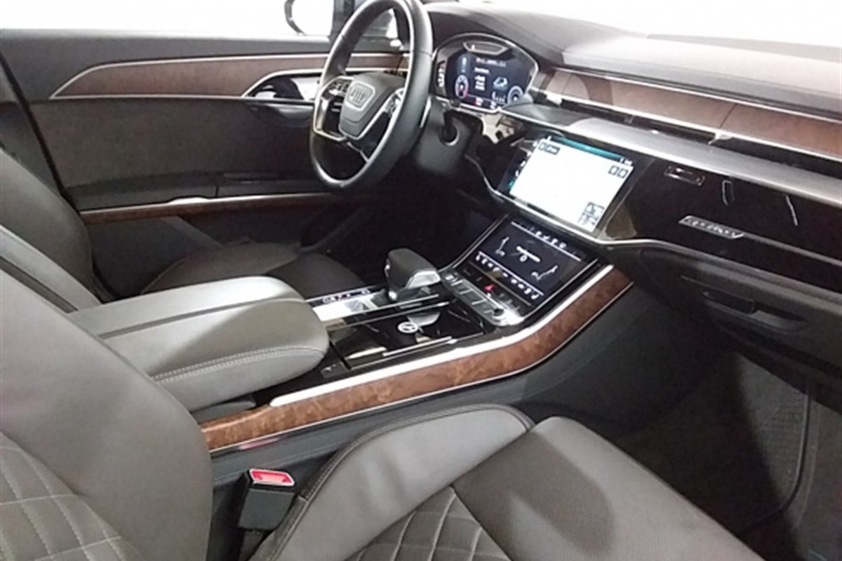 Audi A8
 50 TDI Quattro Tiptronic
