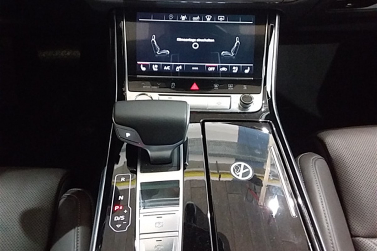 Audi A8
 50 TDI Quattro Tiptronic