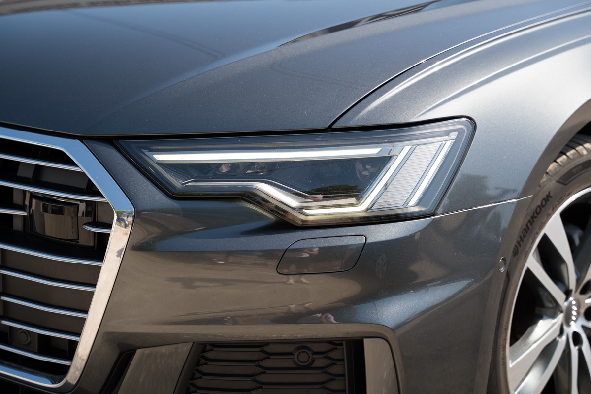 Audi A6
 2.0 TDI S line