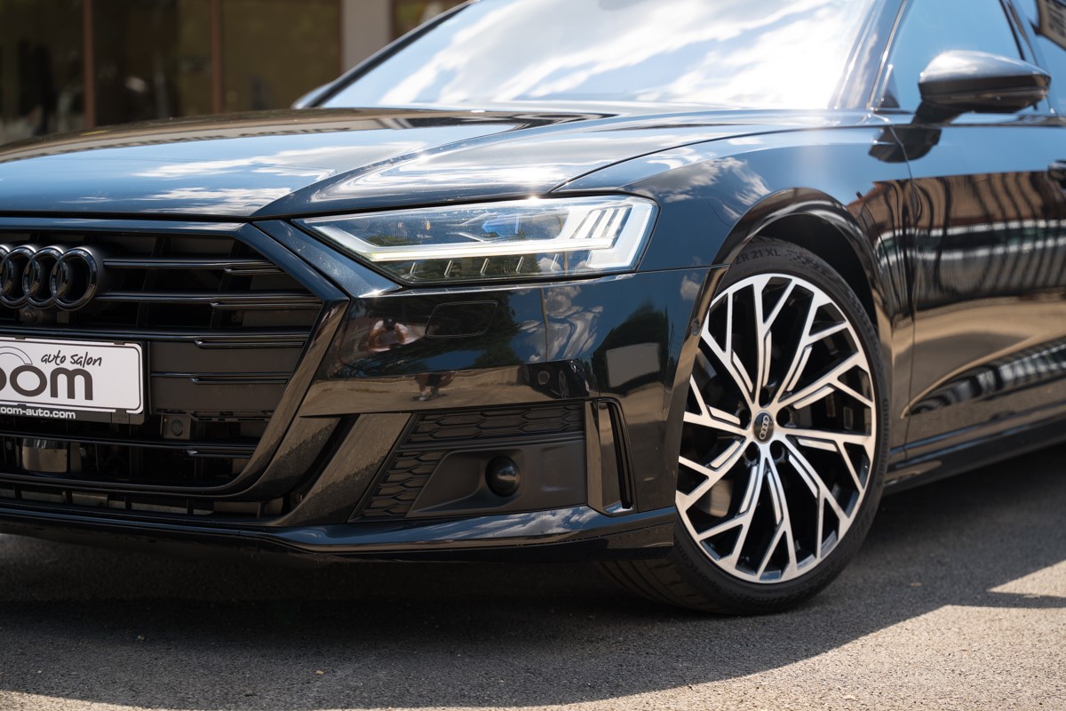 Audi A8
 3.0 TDI S line QUATTRO