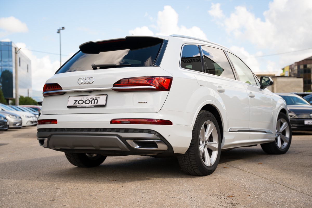 Audi Q7
 3.0 TDI S line QUATTRO