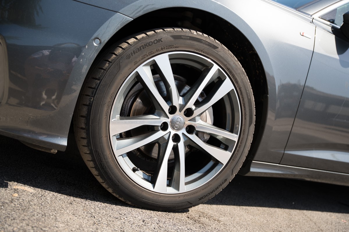 Audi A6
 2.0 TDI S line