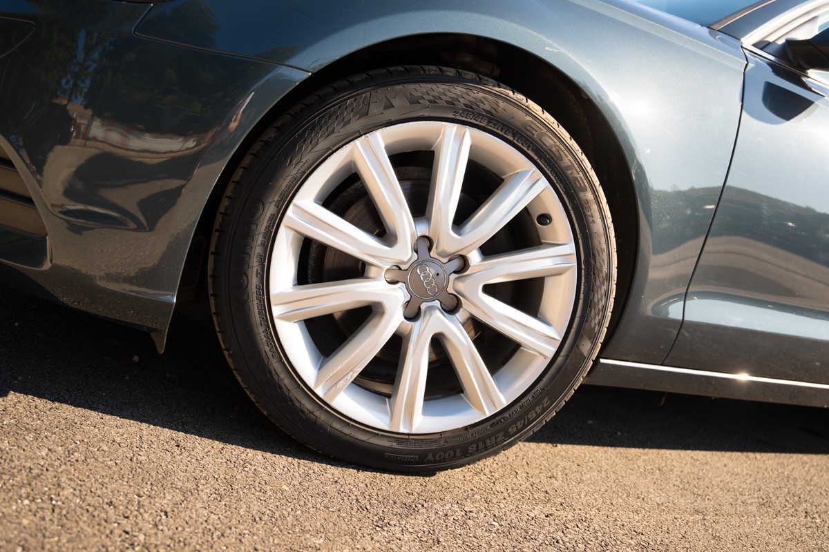 Audi A6
 2.0 TDI
