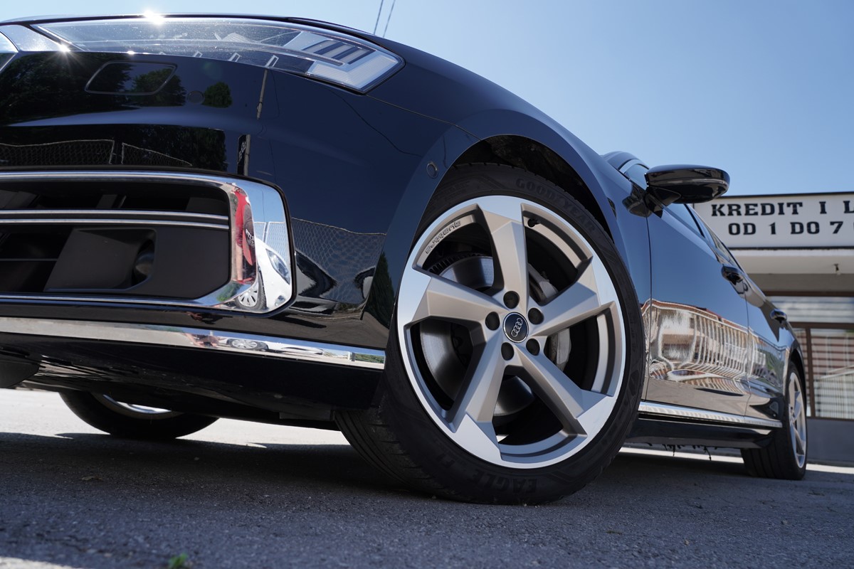 Audi A8
 50 TDI Quattro Tiptronic