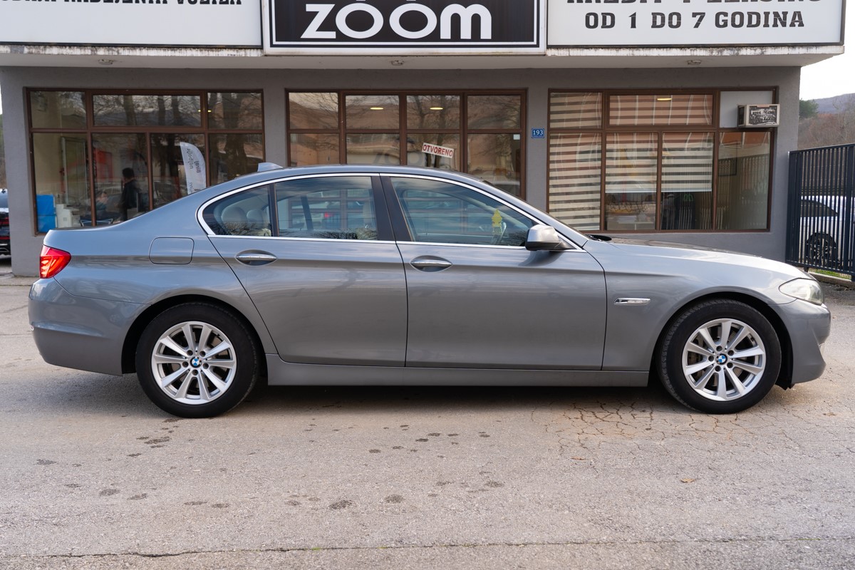 BMW
 5-Series 530d
